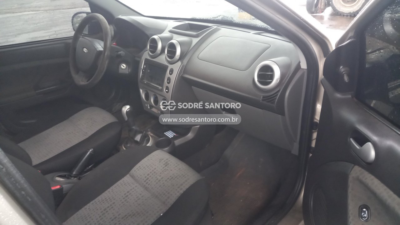 Ford Fiesta Sedan 1.6 Flex - 2010/2011 — foto 8 de 13