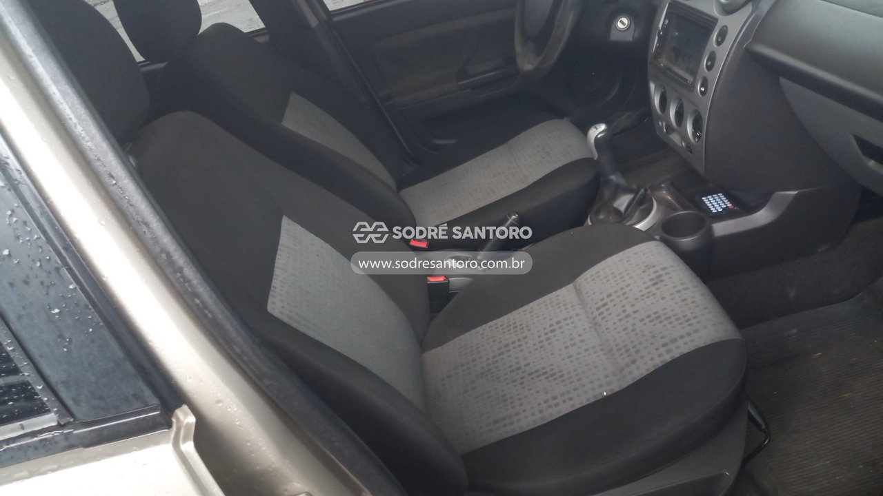 Ford Fiesta Sedan 1.6 Flex - 2010/2011 — foto 9 de 13