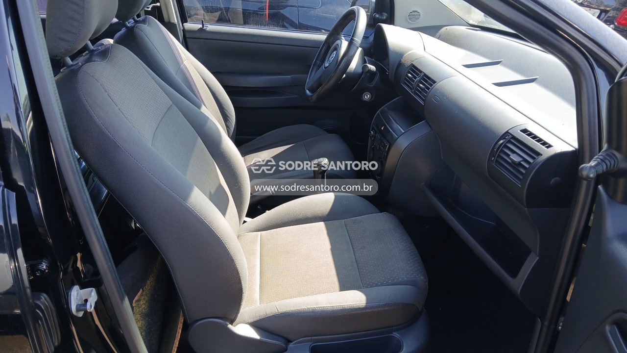 Volkswagen Fox 1.0 - 2007/2008 — foto 8 de 13