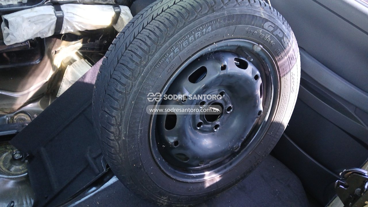 Volkswagen Fox 1.0 - 2007/2008 — foto 9 de 13