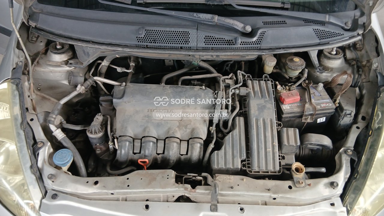 Honda Fit LX - 2004/2005 — foto 5 de 13