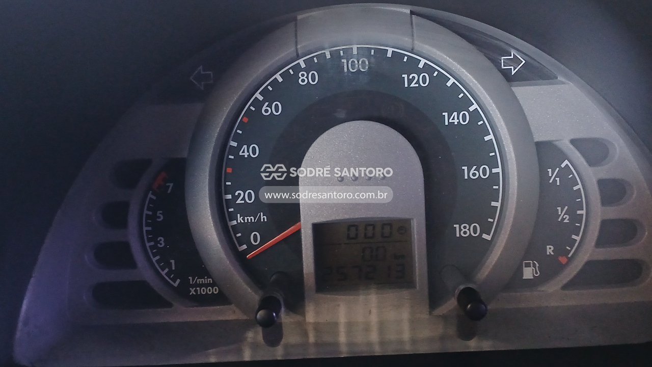 Volkswagen Fox 1.0 - 2006/2007 — foto 7 de 11