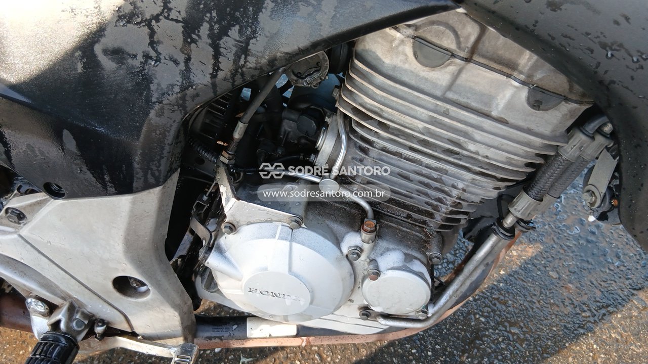 Honda CB 300r - 2010/2011 — foto 6 de 13