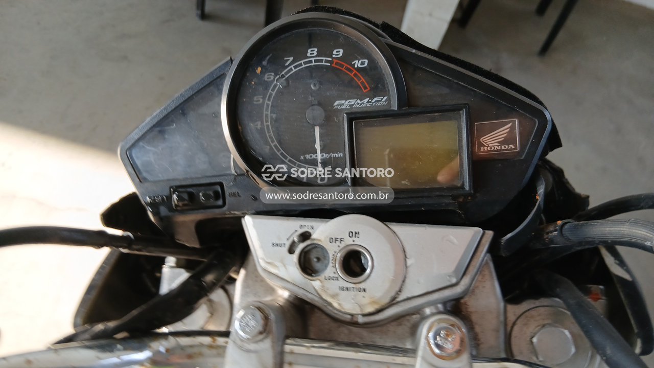 Honda CB 300r - 2010/2011 — foto 8 de 13