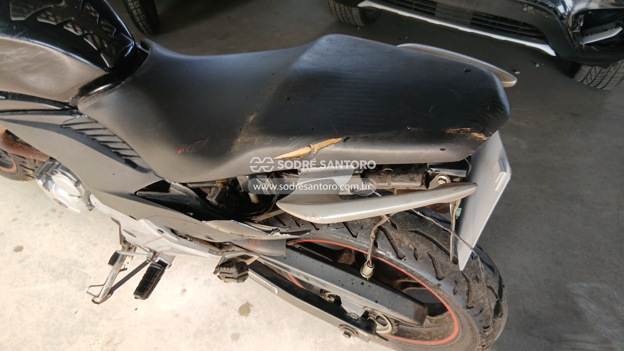 Honda CB 300r - 2010/2011 — foto 12 de 13