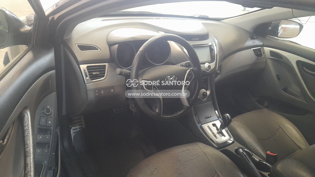 Hyundai Elantra Gls - 2011/2012 — foto 6 de 12