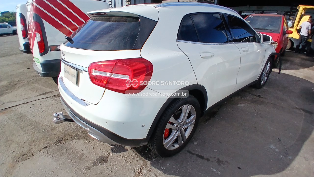 Mercedes-benz Gla 200 FF - 2015/2015 — foto 4 de 13