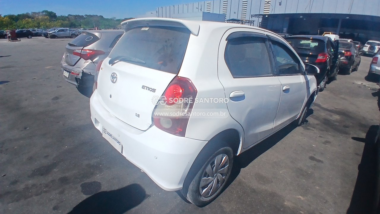 Toyota Etios HB XS 15 MT - 2017/2018 — foto 4 de 13