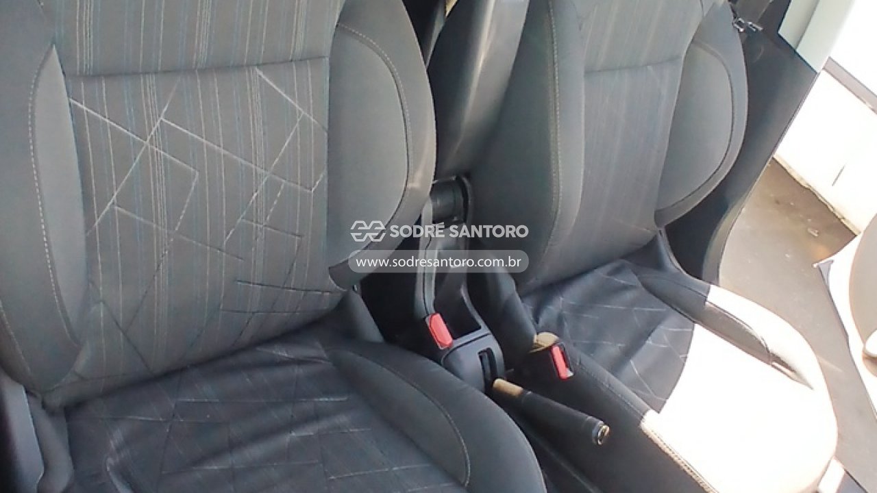 Peugeot 208 Griffe A - 2013/2014 — foto 9 de 12
