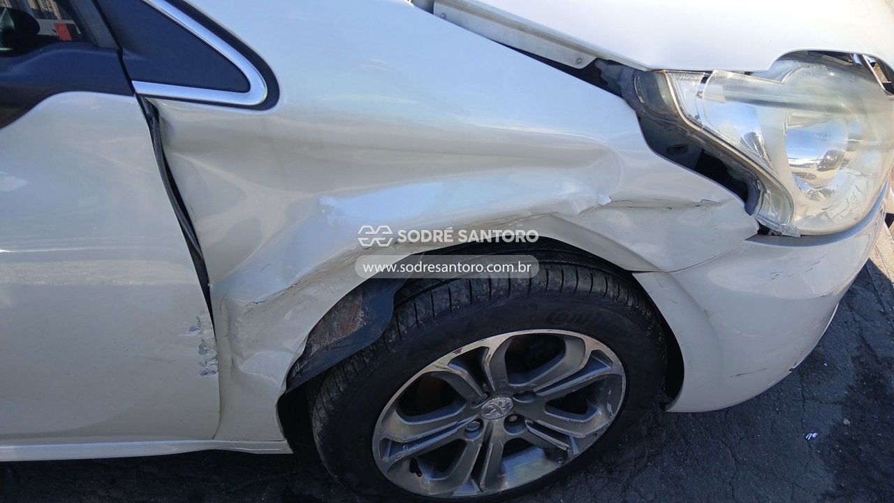 Peugeot 208 Griffe A - 2013/2014 — foto 11 de 12