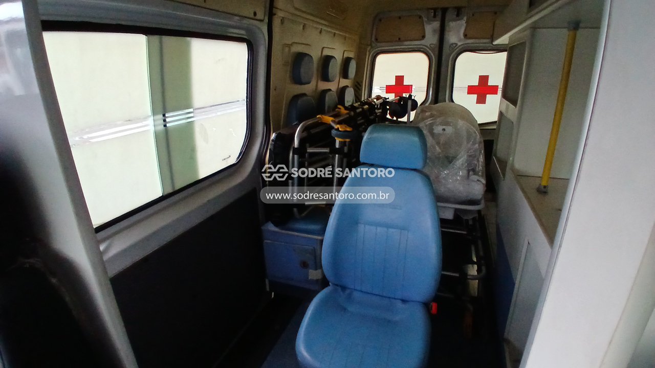 Mercedes-benz 415 Alter Amb - 2018/2019 — foto 9 de 13