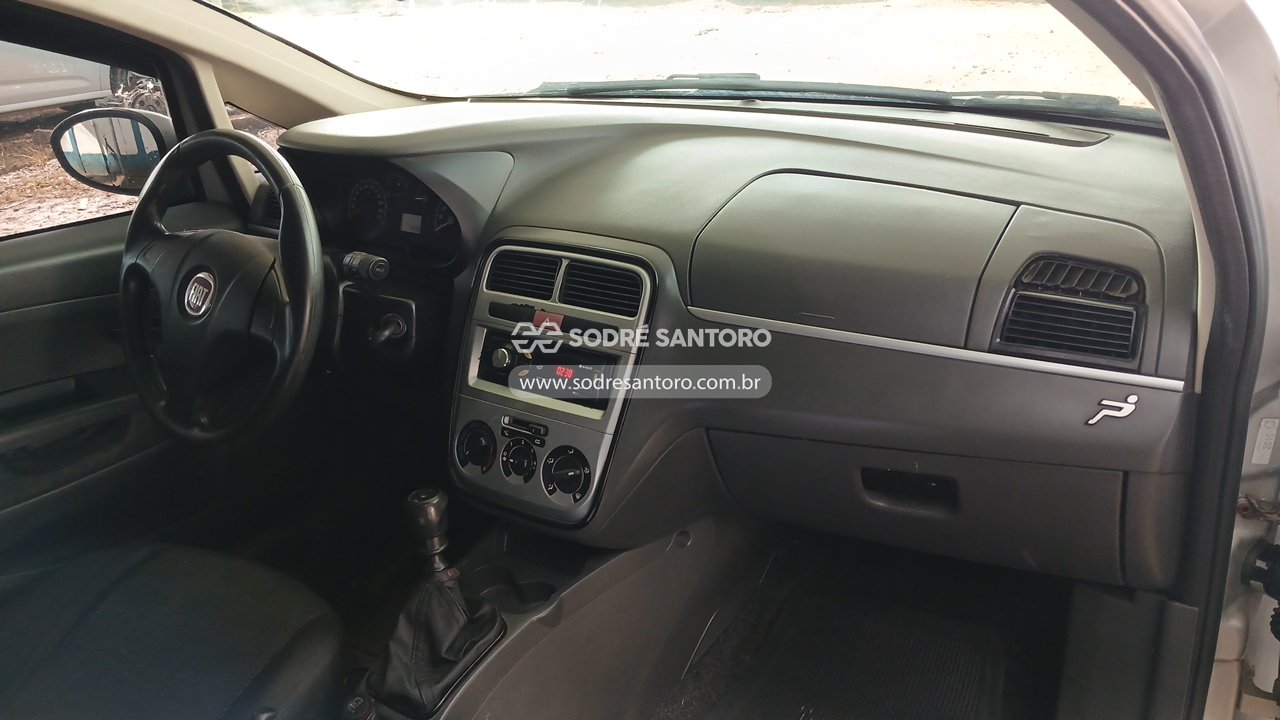 Fiat Punto 1.4 - 2010/2010 — foto 8 de 12