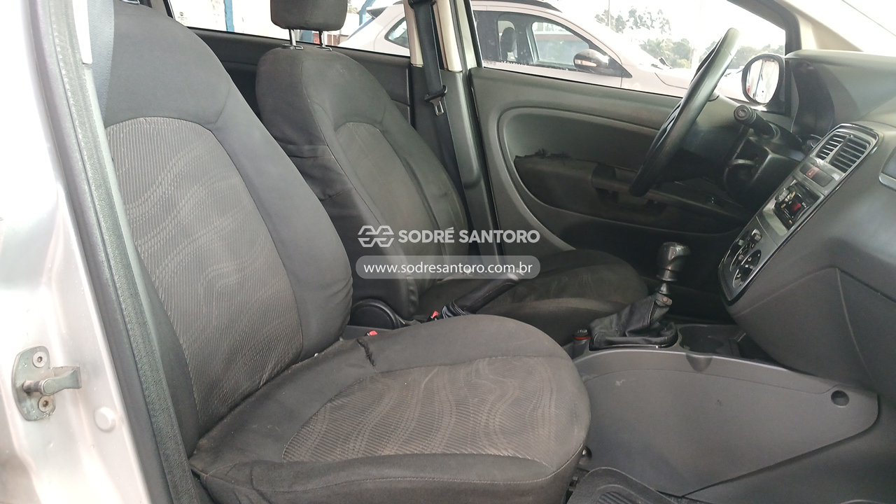 Fiat Punto 1.4 - 2010/2010 — foto 9 de 12