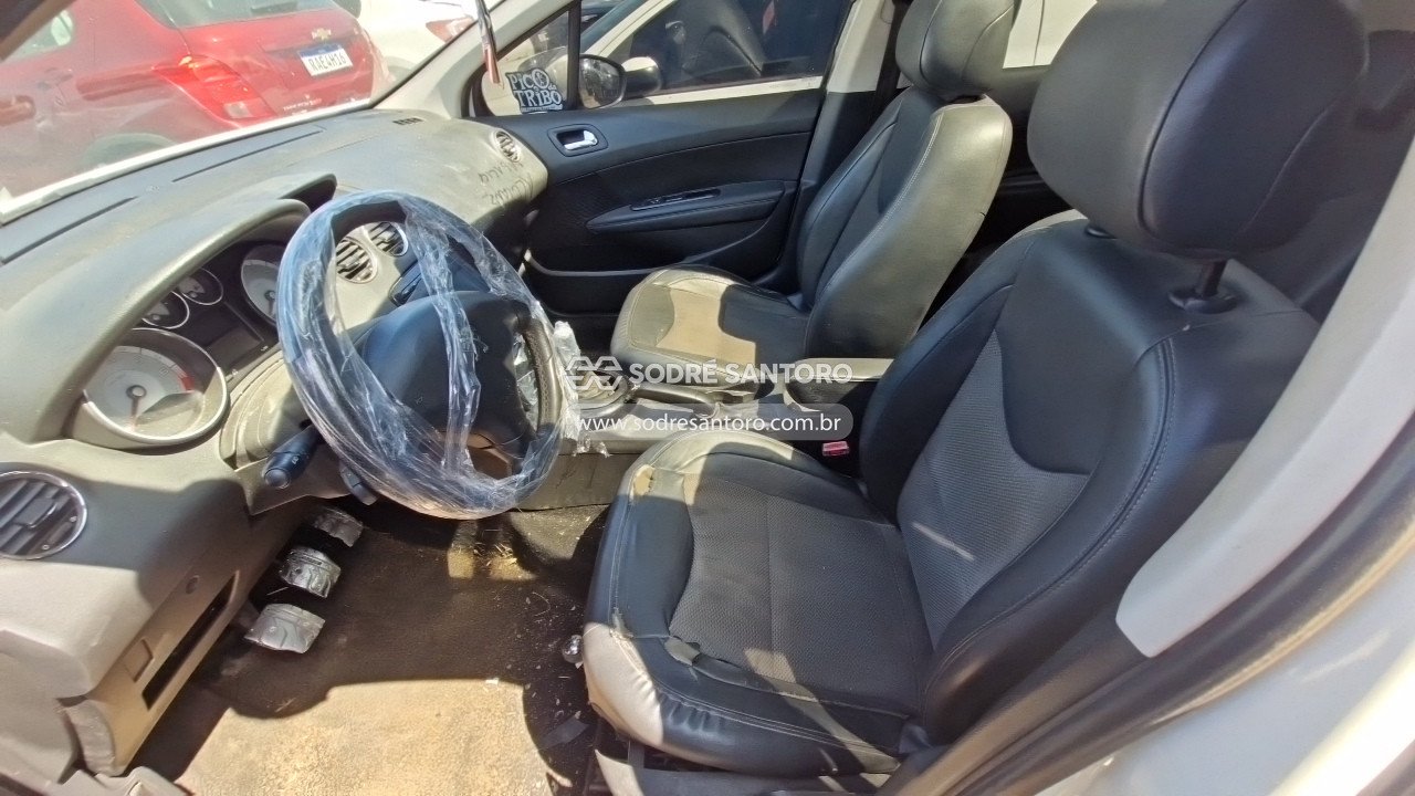 Peugeot 308 Allure - 2015/2016 — foto 9 de 12