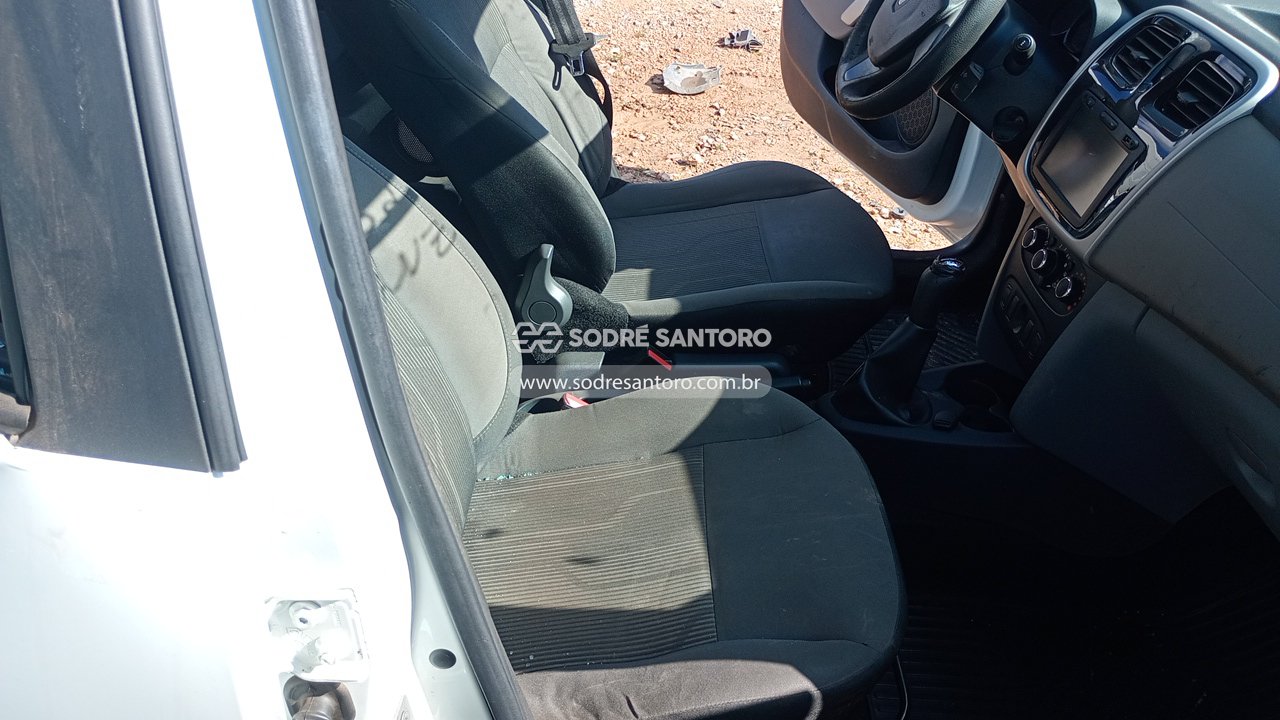 Renault Logan Expr 1016v - 2016/2017 — foto 9 de 12