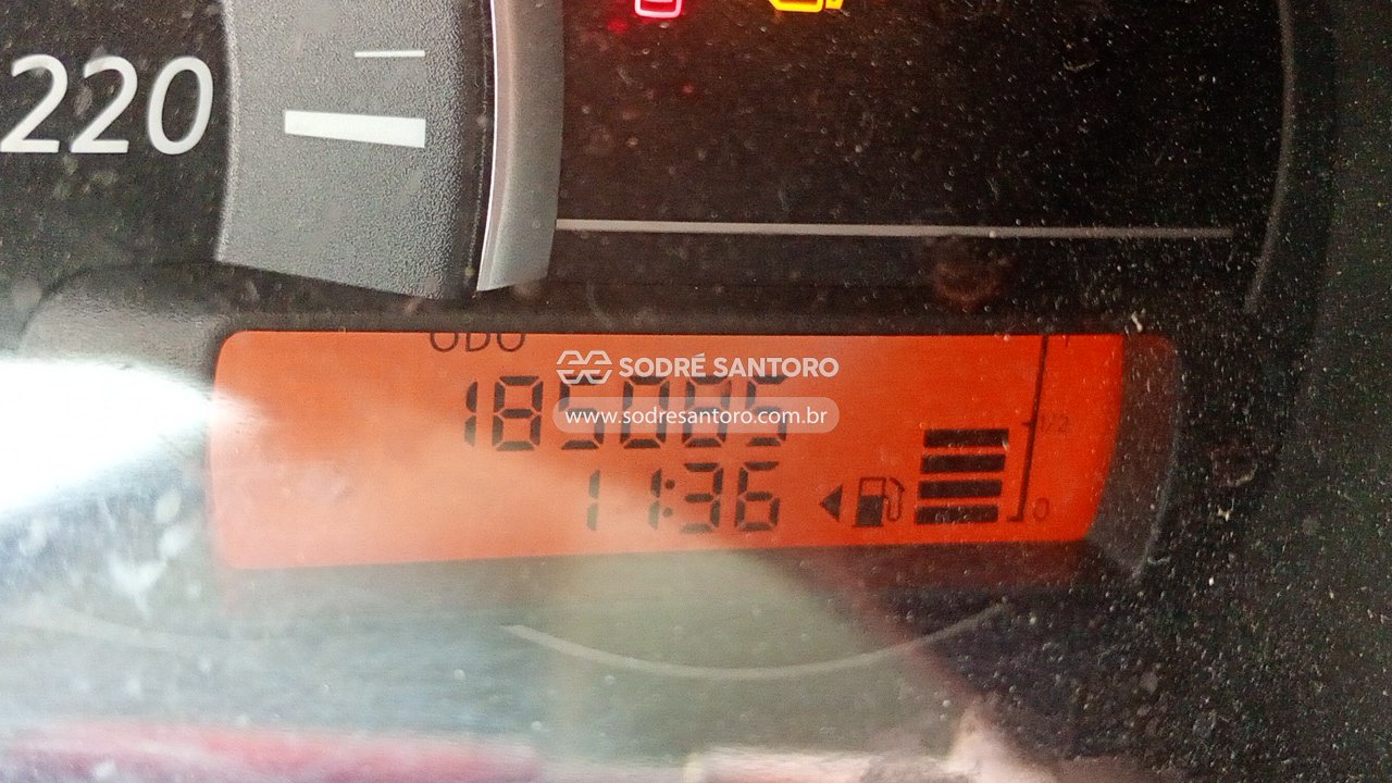 Nissan March 10s - 2015/2016 — foto 7 de 12