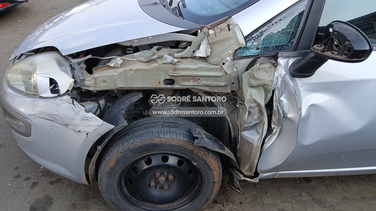 Fiat Punto Essence 1.6 - 2013/2014 — foto 10 de 12