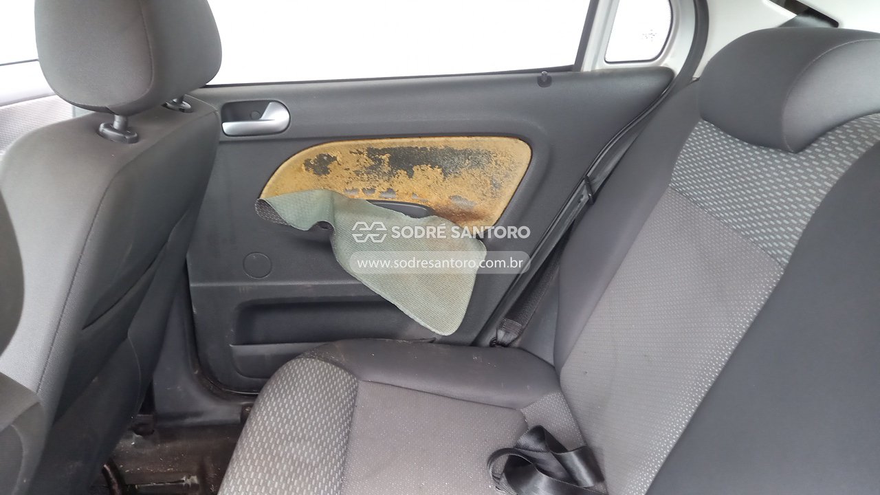 Volkswagen Gol 1.0 - 2010/2011 — foto 11 de 12