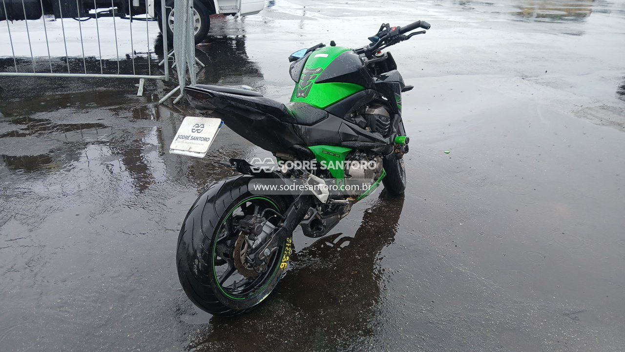 Kawasaki Z800 - 2013/2014 — foto 4 de 9