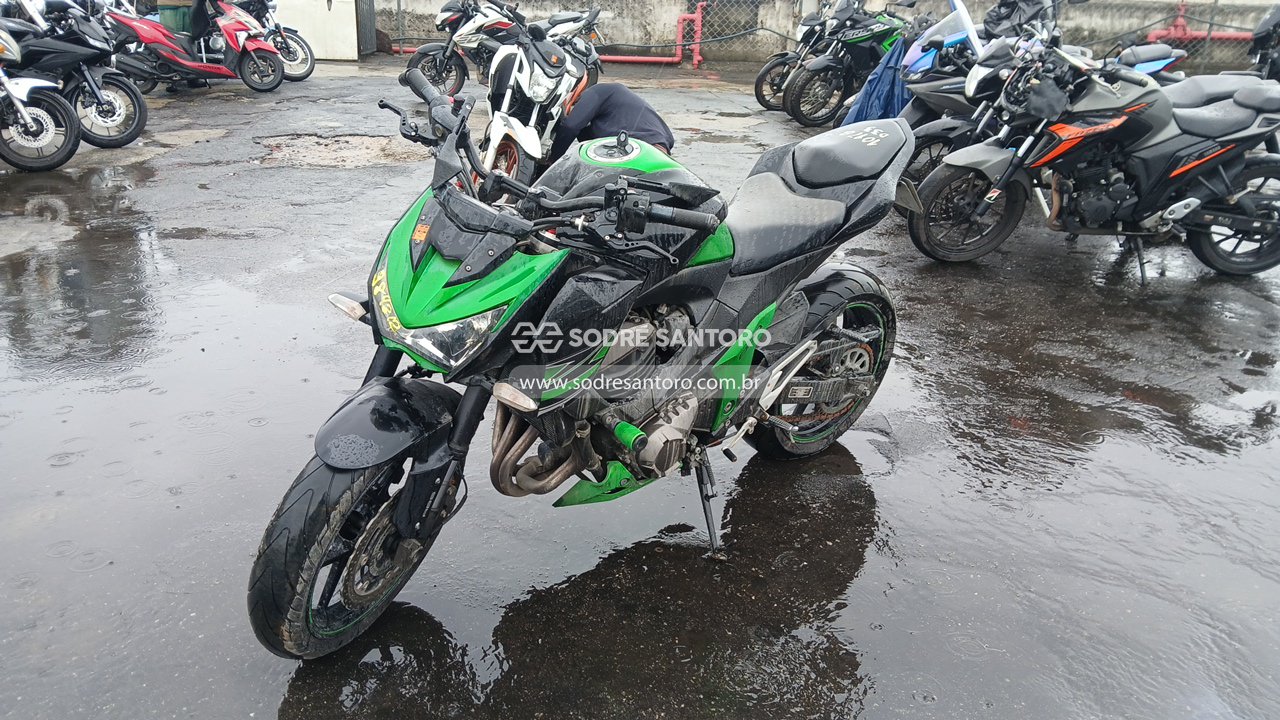 Kawasaki Z800 - 2013/2014 — foto 3 de 9