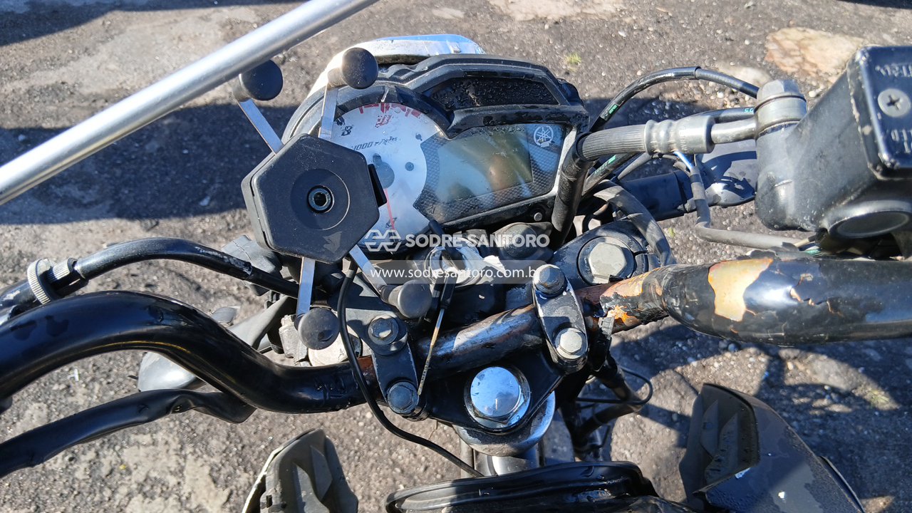 Yamaha YS 150 Fazer ED - 2015/2015 — foto 8 de 12