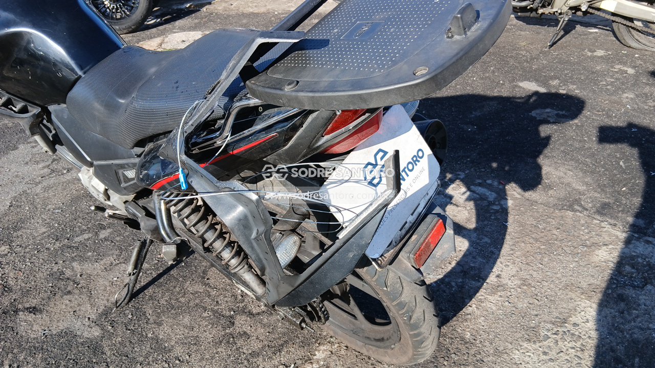Yamaha YS 150 Fazer ED - 2015/2015 — foto 11 de 12
