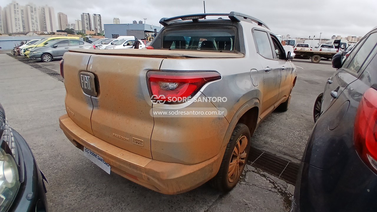 Fiat Toro Freed T270 At6 - 2023/2024 — foto 4 de 12