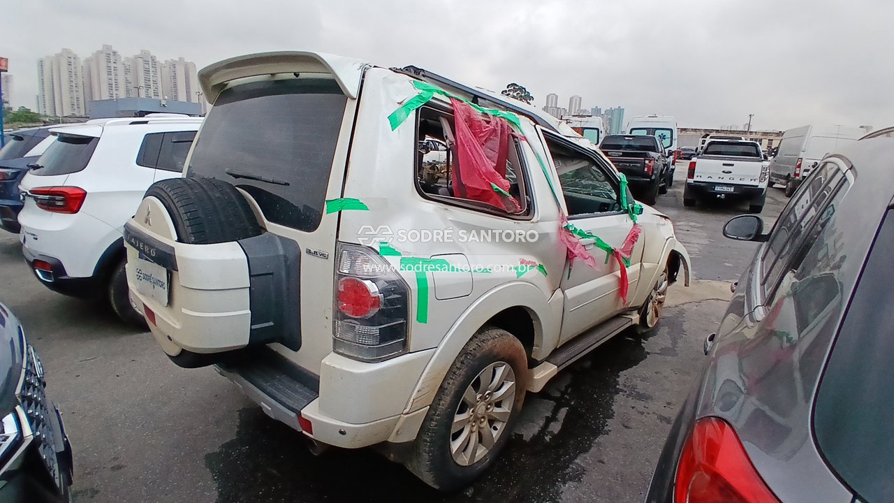 Mitsubishi Pajero Hpe 3.8 - 2011/2011 — foto 4 de 12