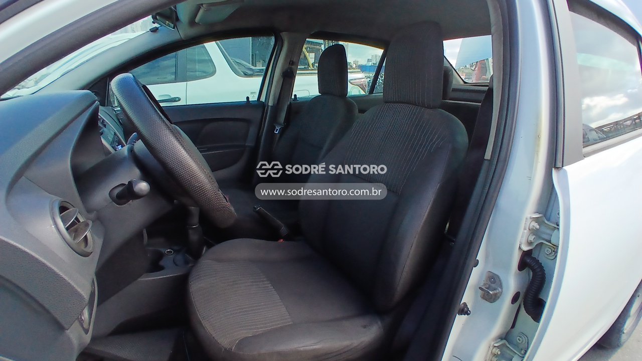 Renault Logan Auth 1016v - 2015/2015 — foto 9 de 12