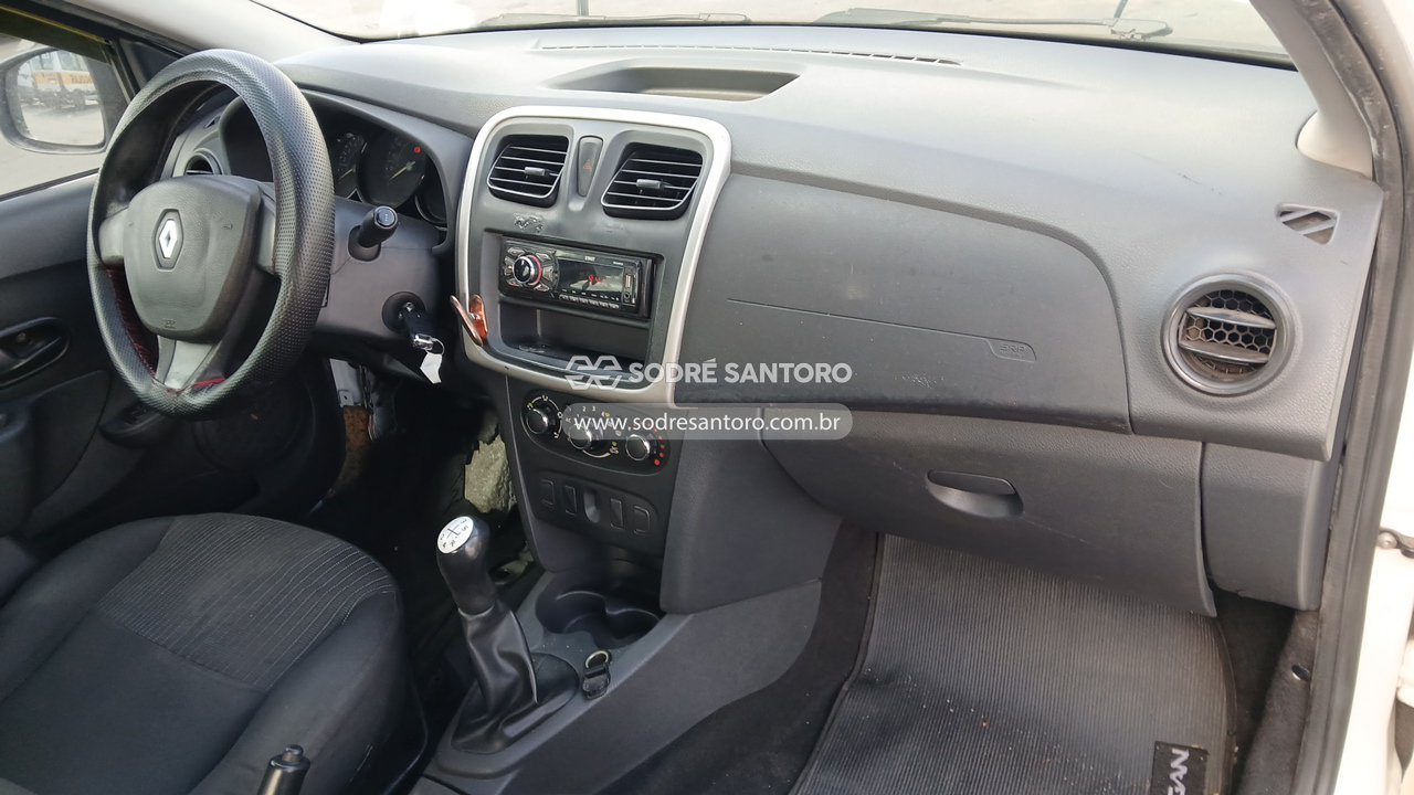 Renault Logan Auth 1016v - 2015/2015 — foto 8 de 12