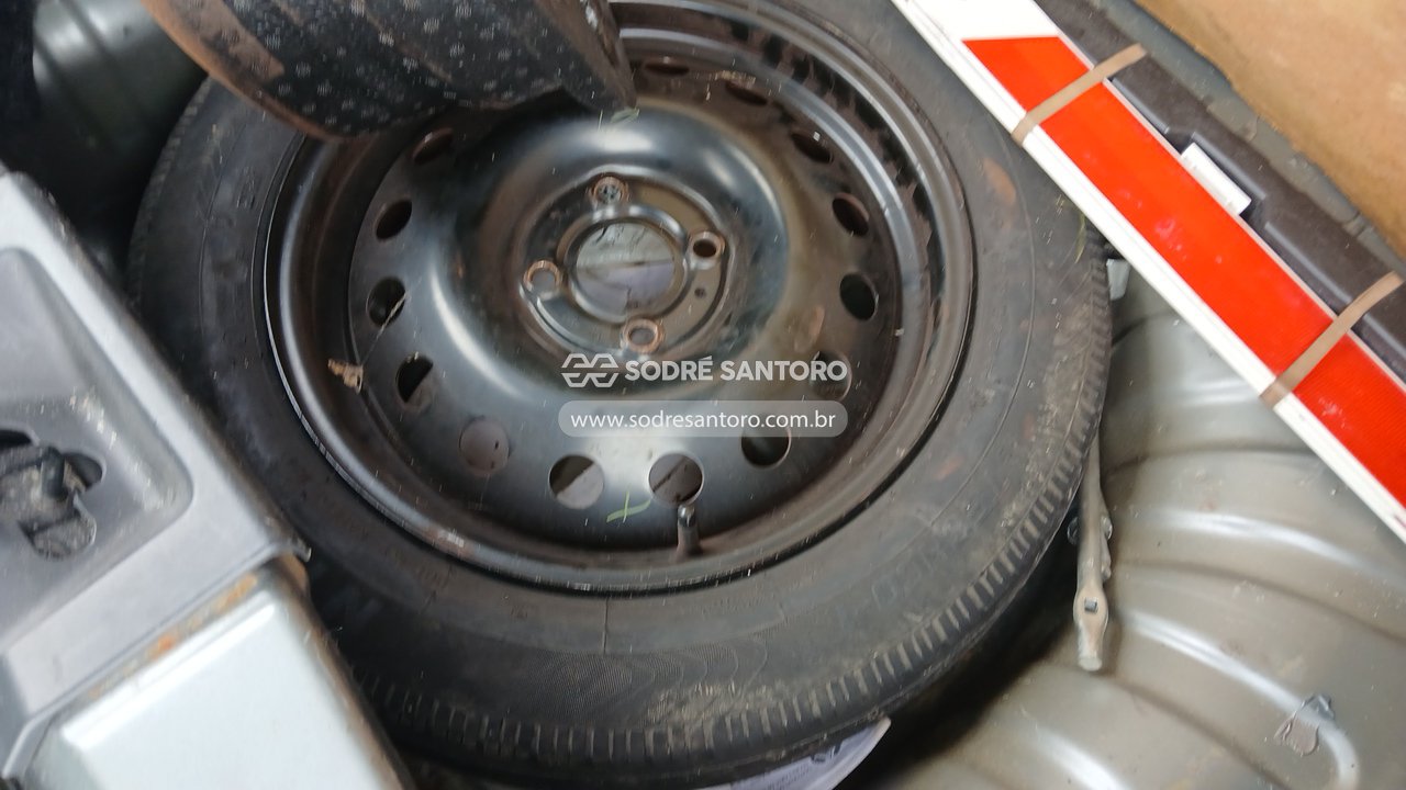 Nissan March 10s Flex - 2012/2013 — foto 10 de 12