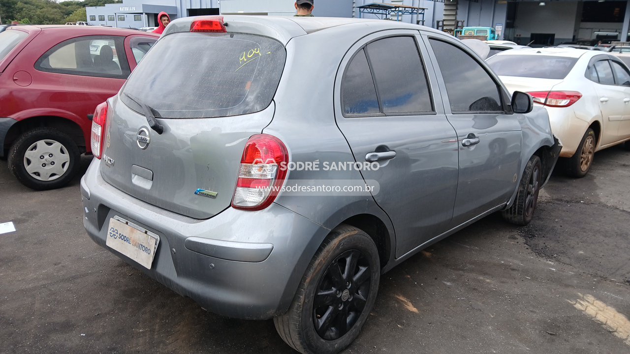 Nissan March 10s Flex - 2012/2013 — foto 4 de 12