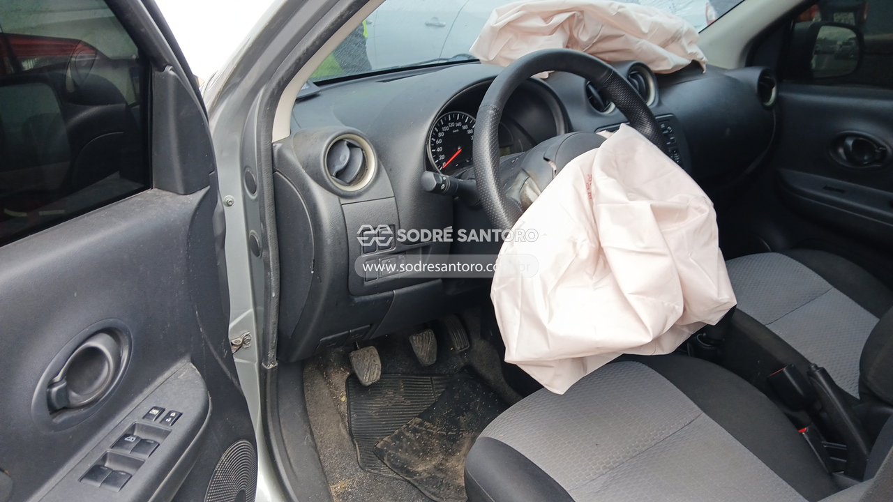 Nissan March 10s Flex - 2012/2013 — foto 6 de 12