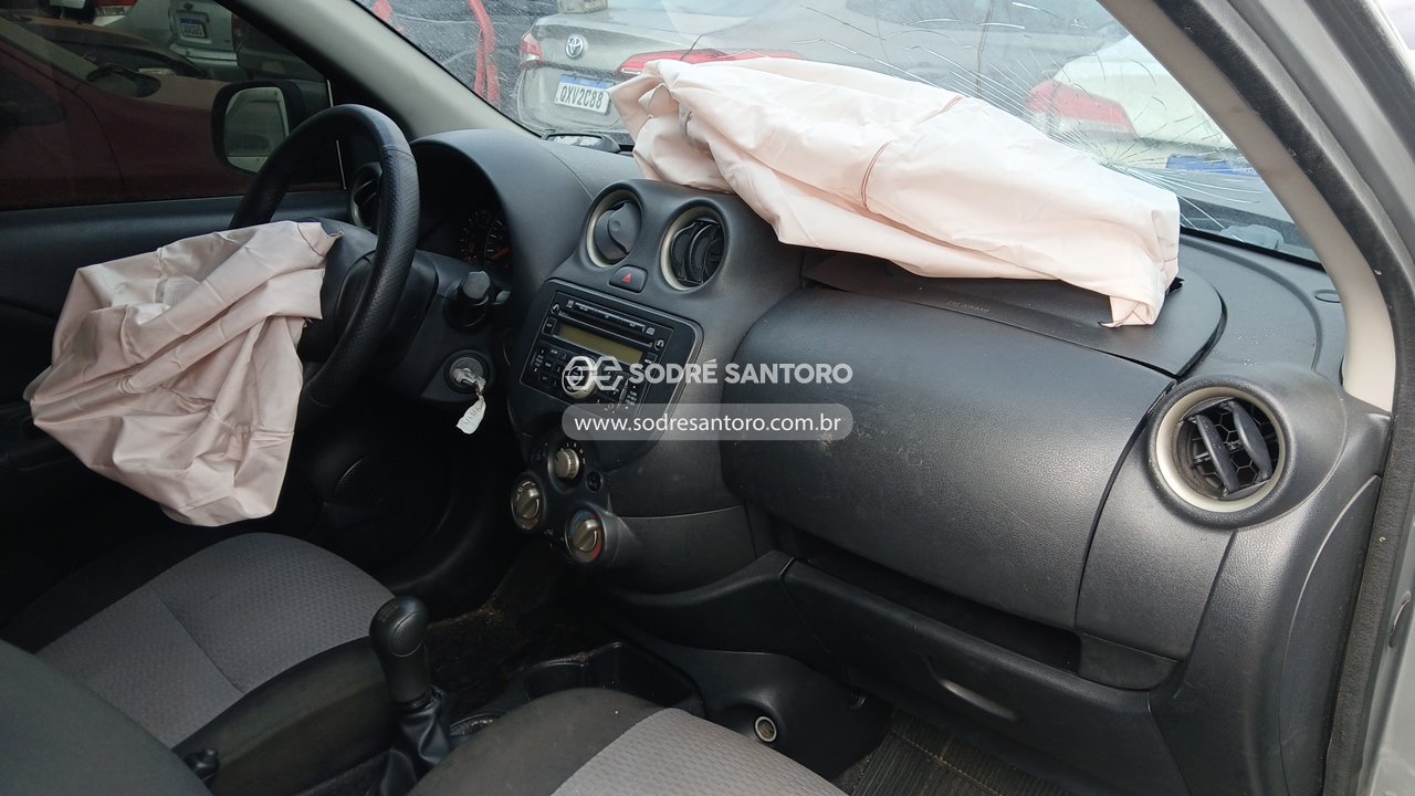 Nissan March 10s Flex - 2012/2013 — foto 8 de 12