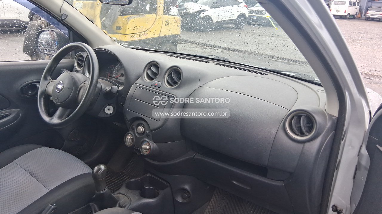 Nissan March 10 Flex - 2013/2014 — foto 8 de 10