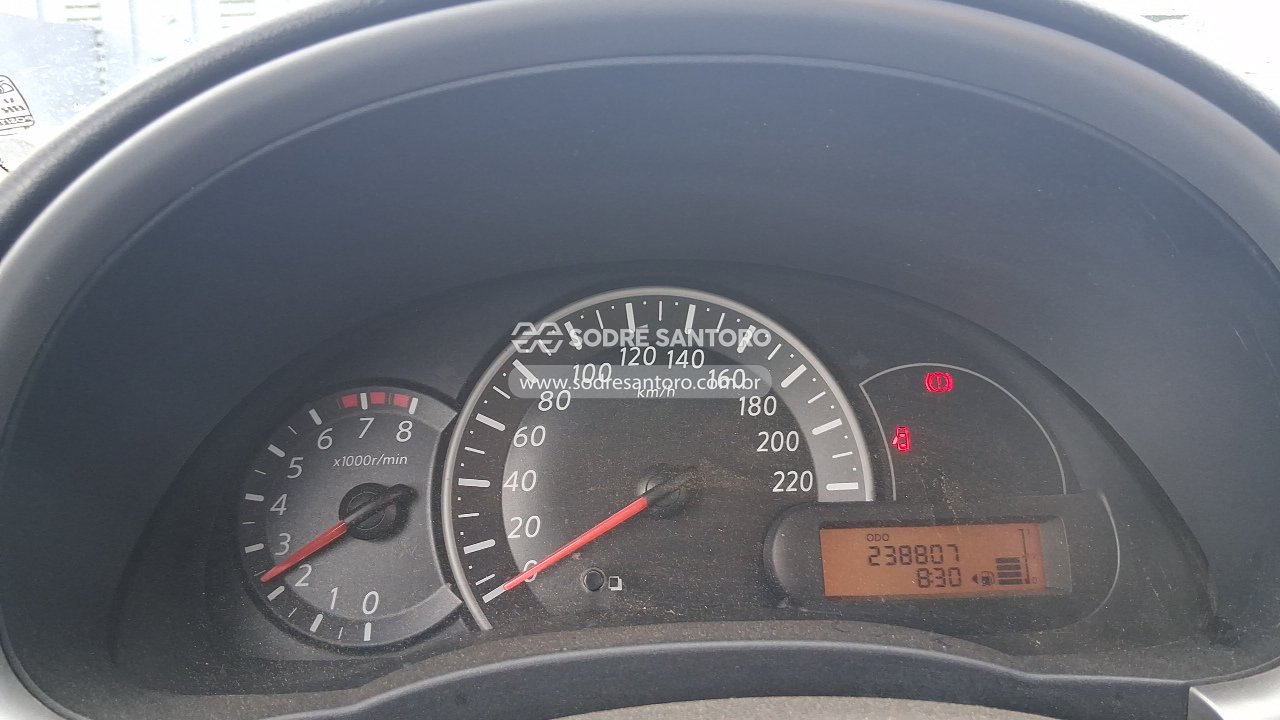 Nissan March 10 Flex - 2013/2014 — foto 7 de 10