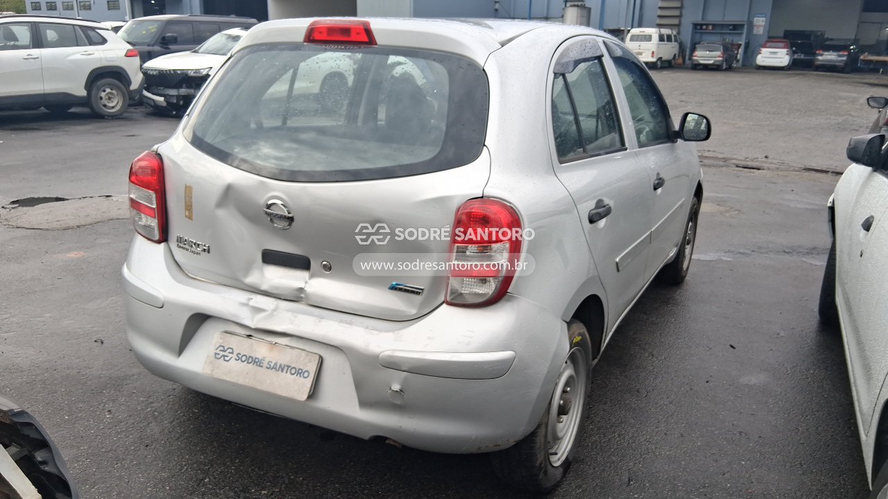 Nissan March 10 Flex - 2013/2014 — foto 4 de 10