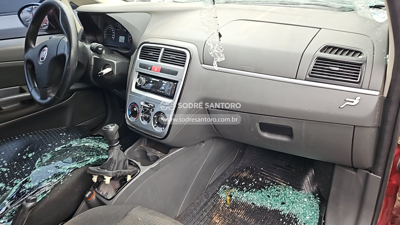 Fiat Punto 1.4 - 2010/2010 — foto 7 de 12