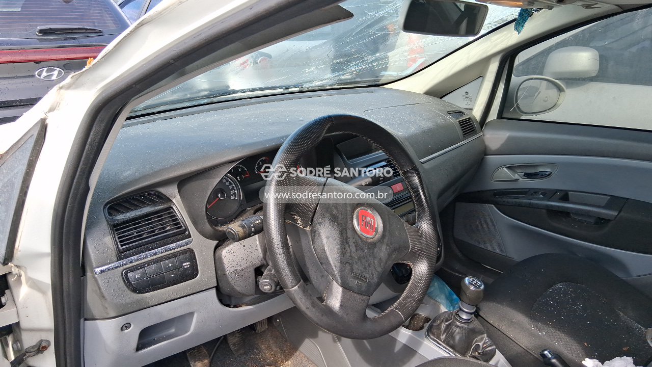 Fiat Linea Essence 1.8 - 2013/2014 — foto 6 de 9