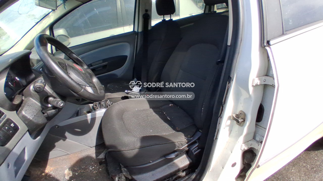 Fiat Linea Essence 1.8 - 2013/2014 — foto 8 de 9