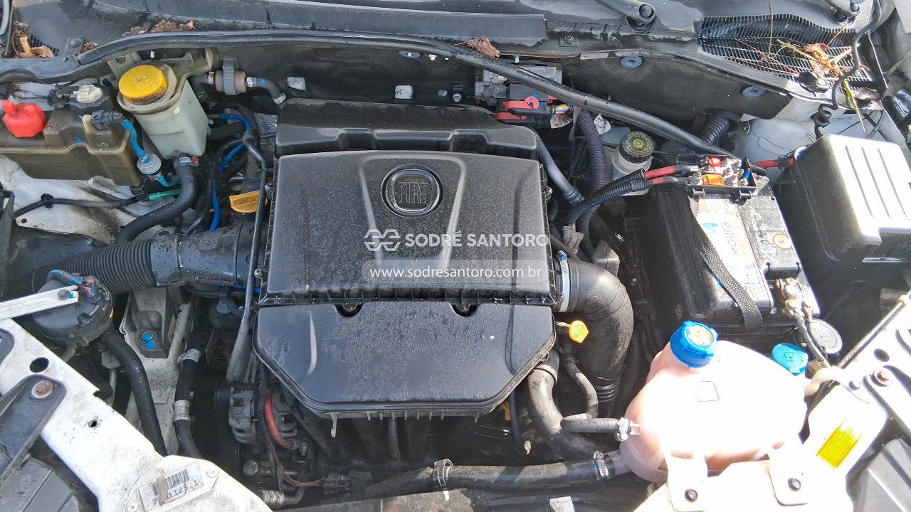 Fiat Linea Essence 1.8 - 2013/2014 — foto 5 de 9