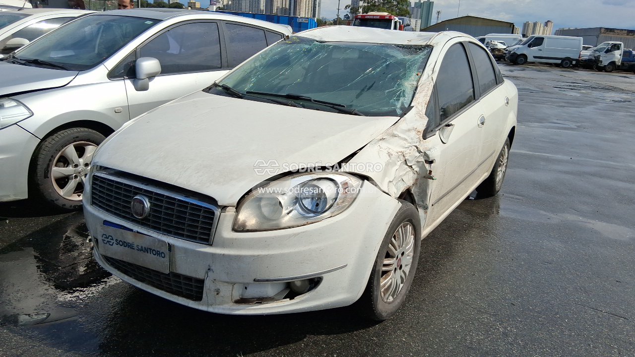 Fiat Linea Essence 1.8 - 2013/2014 — foto 3 de 9