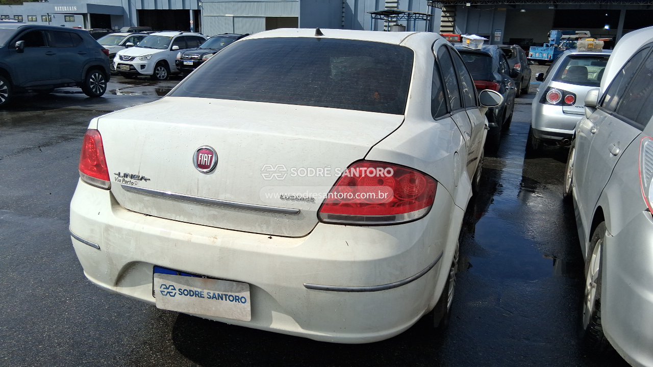 Fiat Linea Essence 1.8 - 2013/2014 — foto 4 de 9