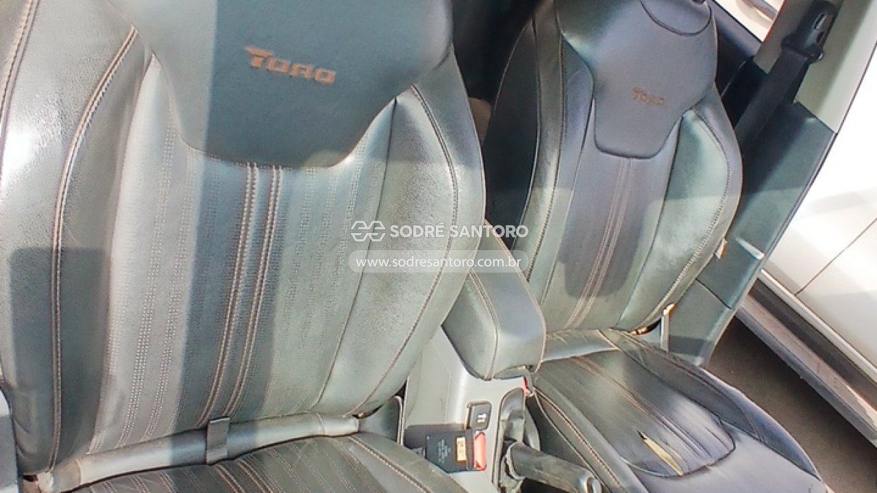 Fiat Toro Volcano AT D4 - 2016/2017 — foto 8 de 12