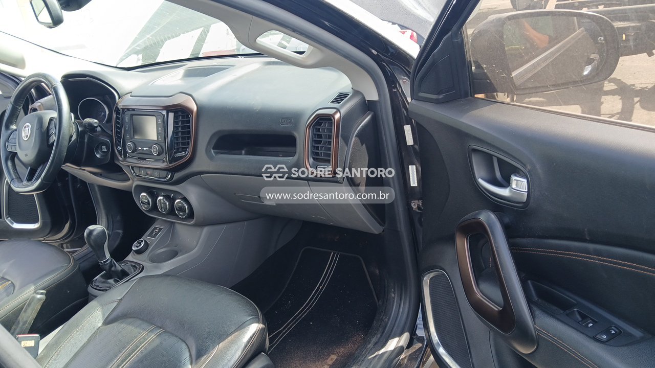 Fiat Toro Volcano AT D4 - 2016/2017 — foto 7 de 12