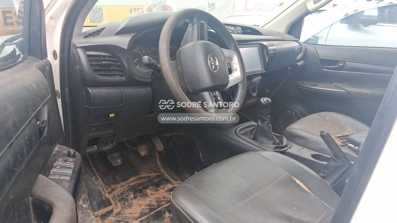 Toyota Hilux - 2022/2022 — foto 6 de 12