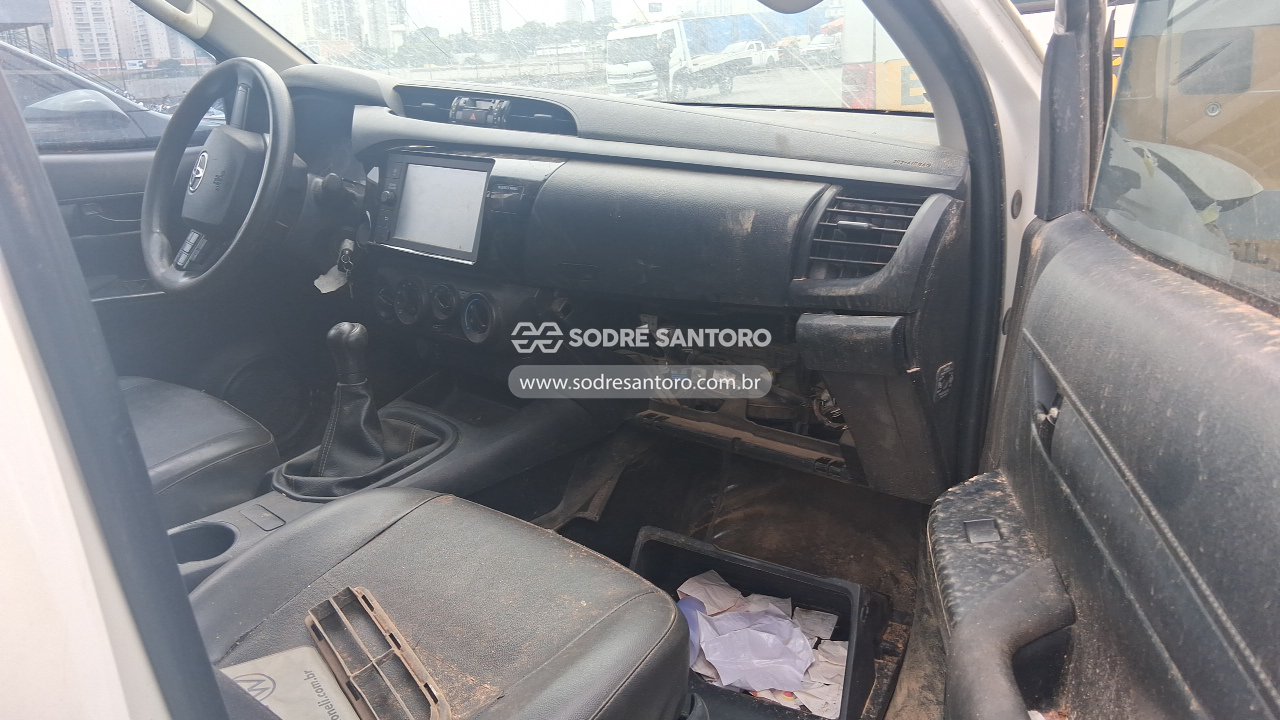 Toyota Hilux - 2022/2022 — foto 7 de 12
