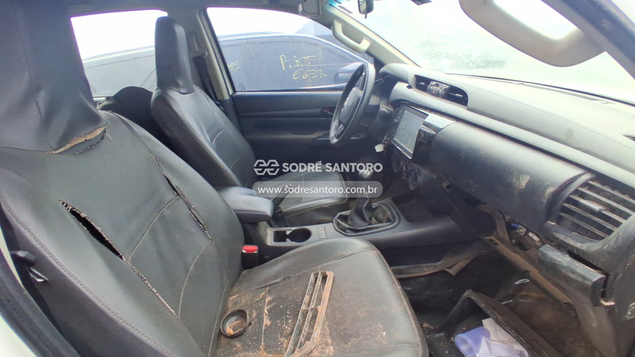 Toyota Hilux - 2022/2022 — foto 8 de 12