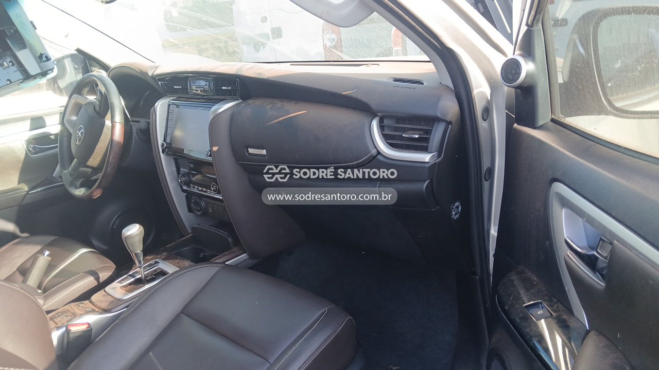 Toyota Hilux - 2020/2020 — foto 7 de 12