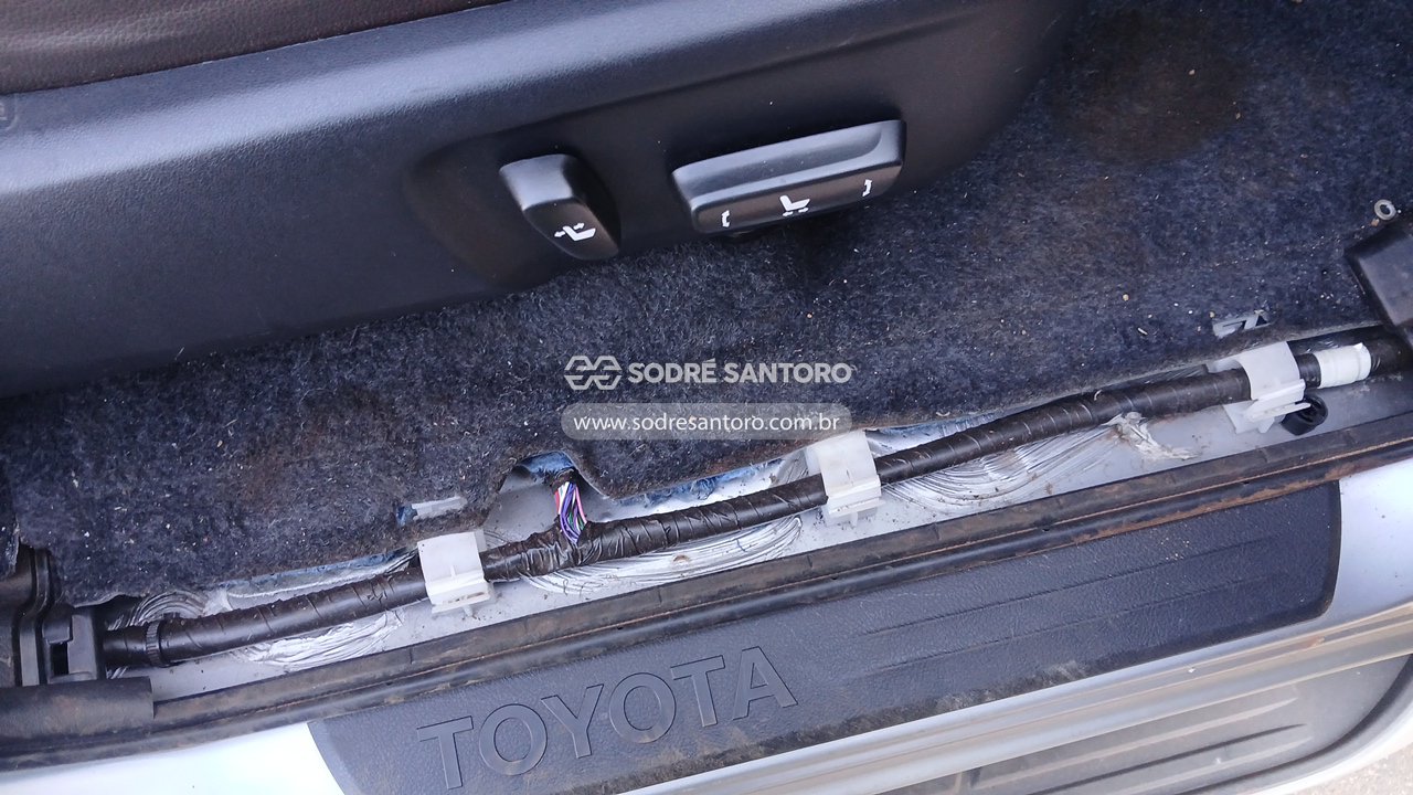 Toyota Hilux - 2020/2020 — foto 11 de 12